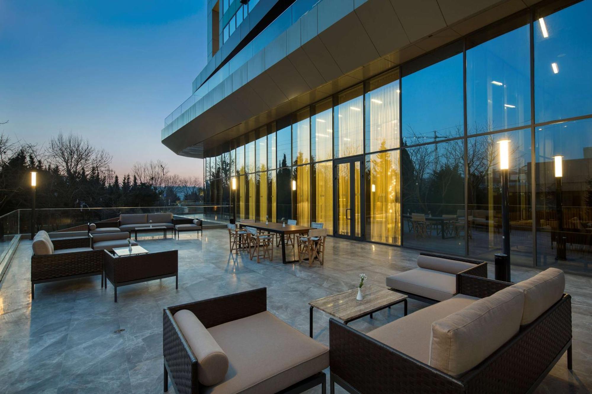 Hilton Garden Inn Istanbul Atatuerk Airport Exterior foto