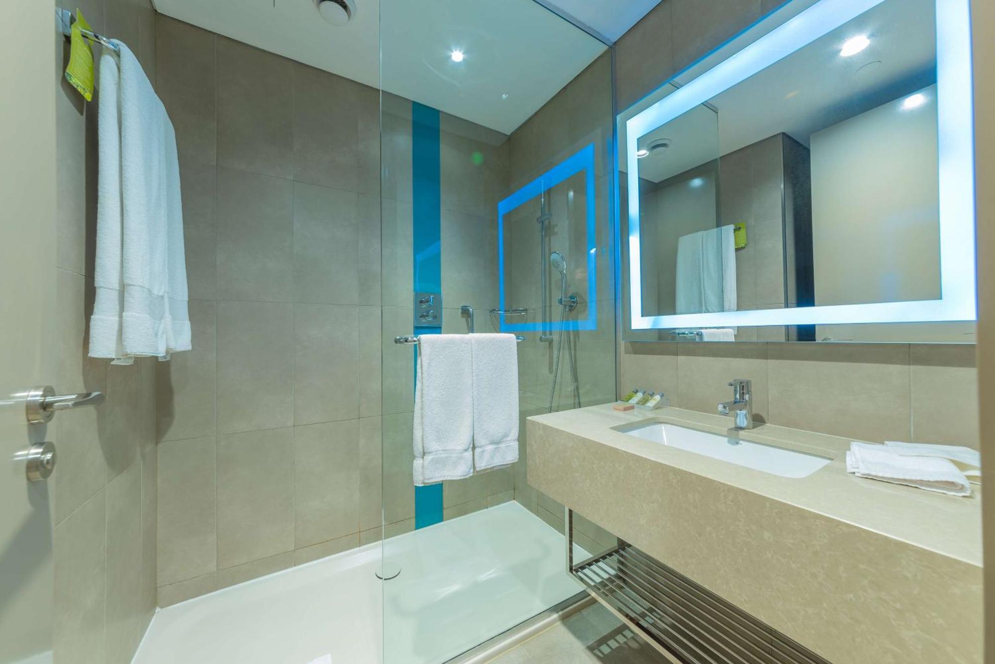 Hilton Garden Inn Istanbul Atatuerk Airport Exterior foto