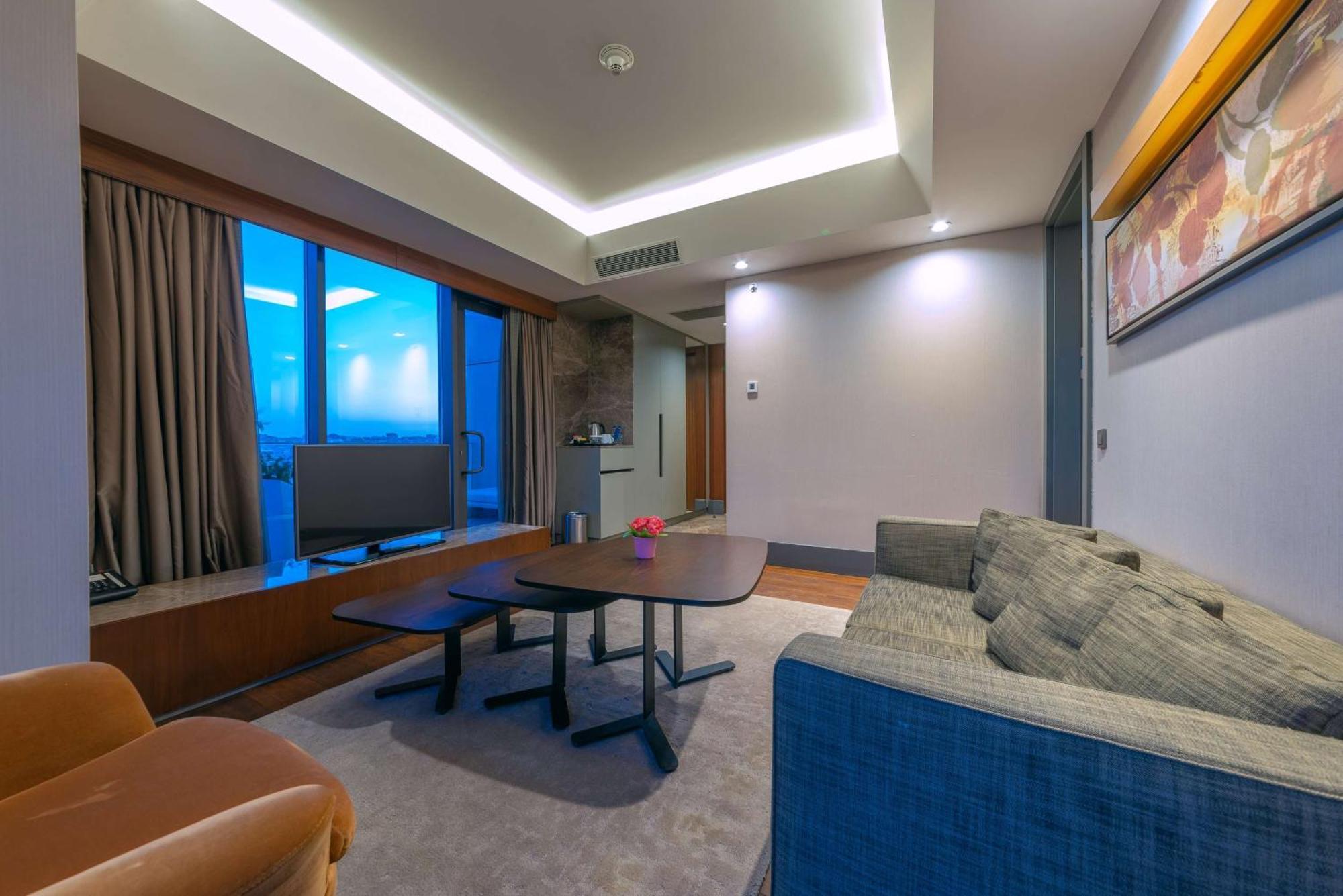 Hilton Garden Inn Istanbul Atatuerk Airport Exterior foto